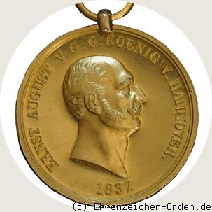 Goldene Verdienstmedaille König Ernst August (kleiner Kopf) 2. Form