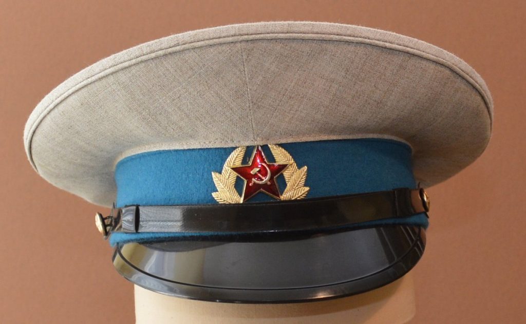 Фуражки курсантов начальной лётной военной школы
